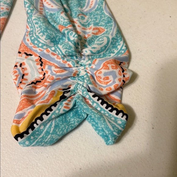 New Direcctions Colorful Paisley Women's Top - Picture 14 of 15